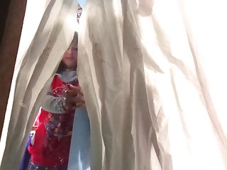 诱人的金发碧眼的Vanessa Cage他妈的在她的小猫