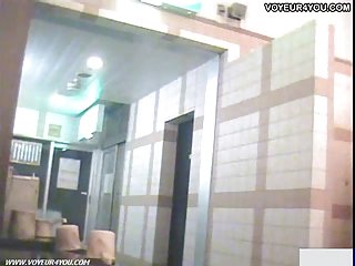 阿什利格雷厄姆在寂寞的房间里脱衣服