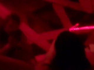 活泼的宝贝Leona不会在外面浪费时间